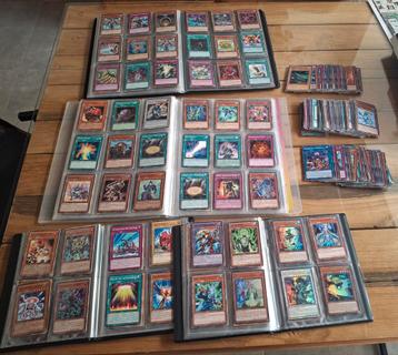 Mooi groot lot / verzameling Yu-Gi-Oh kaarten + 800 stuks

 beschikbaar voor biedingen