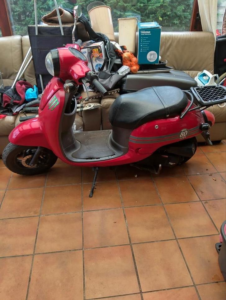 Ik heb een brommer te koop moet dringend weg, Fietsen en Brommers, Snorfietsen en Snorscooters, Gebruikt, Overige merken, Benzine