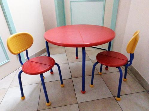 Kindertafel met 2 stoeltjes, Kinderen en Baby's, Kinderkamer | Tafels en Stoelen, Ophalen