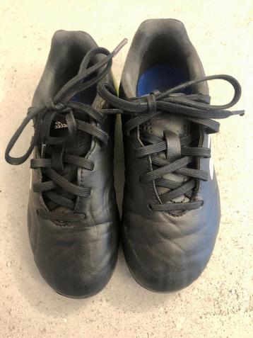 Voetbalschoenen maat 30 beschikbaar voor biedingen