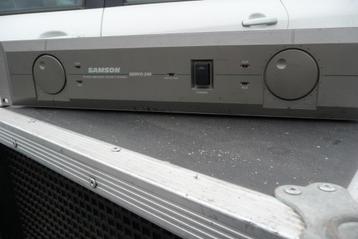 Amplificateur Samson 2x120 watts