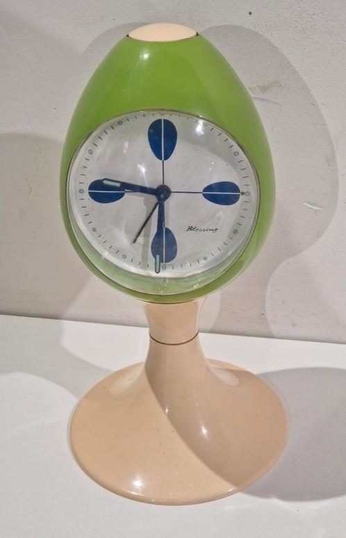 Space Age wekker klok , van Blessing , West germany tulp ei, Huis en Inrichting, Woonaccessoires | Klokken, Zo goed als nieuw