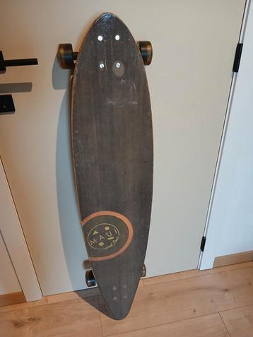 Longboard 117cm nieuwe trucks en wielen beschikbaar voor biedingen