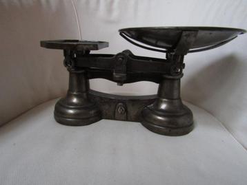 Opmerkelijke gietijzeren schaal van Roberval uit de 19e eeuw beschikbaar voor biedingen