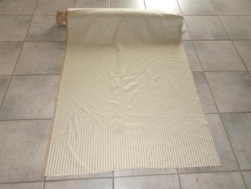 2 soorten gordijnenstoffen beschikbaar voor biedingen