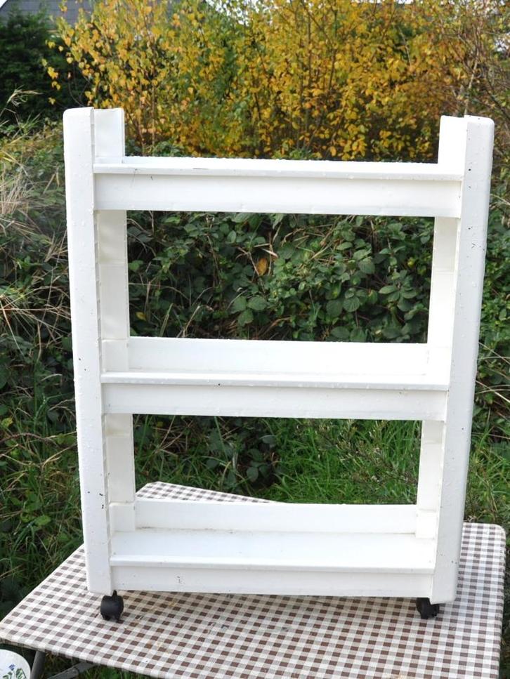 étagère en plastique multi usage sur roulette, Maison & Meubles, Accessoires pour la Maison | Étagères, Comme neuf, Enlèvement ou Envoi