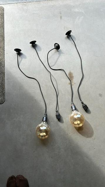 4 hanglampen beschikbaar voor biedingen