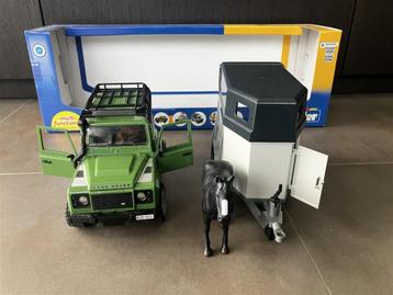 Bruder 02592 Landrover met paardentrailer en paard beschikbaar voor biedingen