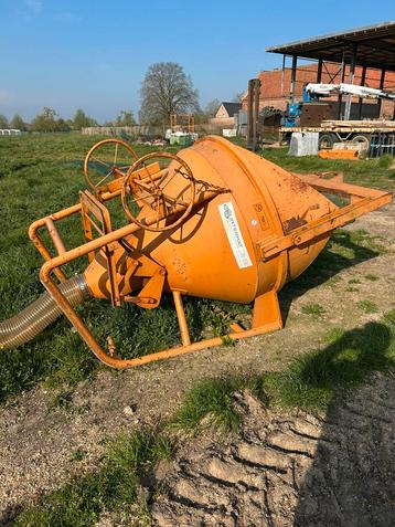 Betonkubel 750L beschikbaar voor biedingen