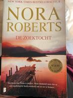 Nora Roberts - De zoektocht, Livres, Thrillers, Comme neuf, Enlèvement, Nora Roberts
