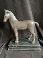 Bronzen paard, prachtig groot oud beeld op sokkel, brons, Antiek en Kunst, Kunst | Beelden en Houtsnijwerken, Ophalen of Verzenden