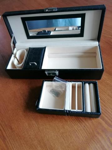 Juwelendoos met zwart lederen afwerking beschikbaar voor biedingen