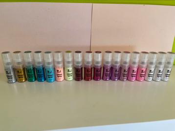 Glitterspray beschikbaar voor biedingen