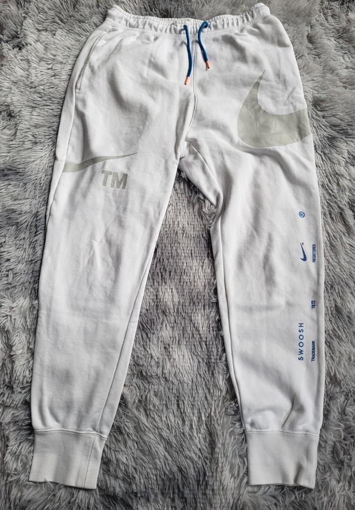 Nike Sportswear Swoosh witte joggingbroek met meerdere logo', Kleding | Heren, Broeken en Pantalons, Gedragen, Maat 48/50 (M)