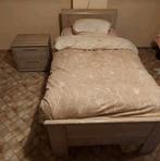Eenpersoonsbed, bed 1 persoon & nachttafel., Huis en Inrichting, Ophalen