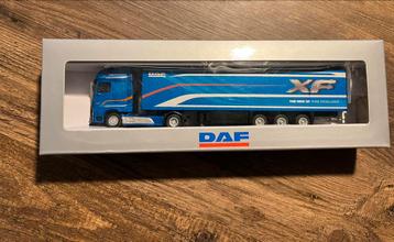 Daf xf super space vrachtwagen + box trailer beschikbaar voor biedingen