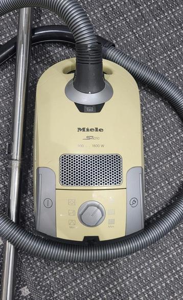 Miele stofzuiger S4210, Elektronische apparatuur, Stofzuigers, Stofzak, Stofzuiger, Ophalen of Verzenden, 1600 tot 2000 watt