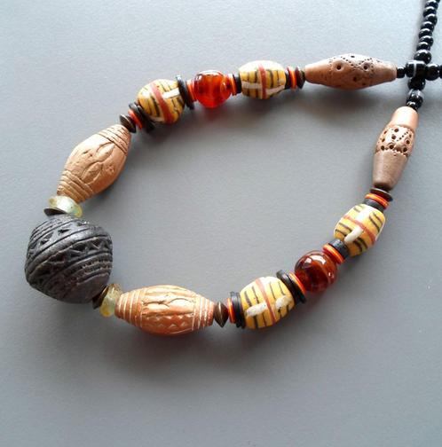 Lange Afrikaanse ketting voor dames in keramiek, terracotta, Handtassen en Accessoires, Kettingen, Nieuw, Steen of Mineraal, Zwart