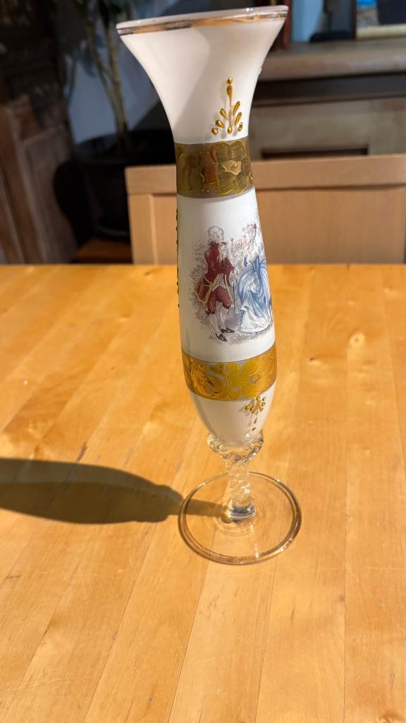 Vase rococo solifleur en verre opalin, Maison & Meubles, Accessoires pour la Maison | Vases, Comme neuf, Blanc, Moins de 50 cm