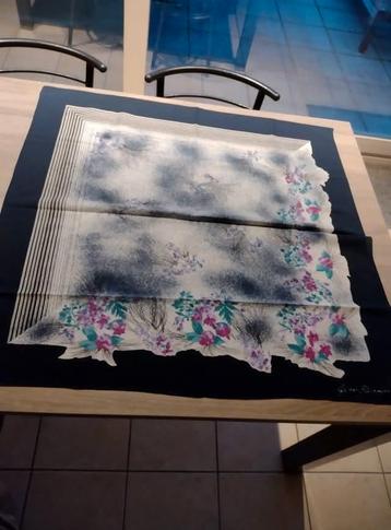 Sjaal 13, Gim Renoir beschikbaar voor biedingen