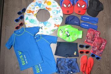 Chaussures + t-shirt eau, casquettes, bouées, maillots...  beschikbaar voor biedingen