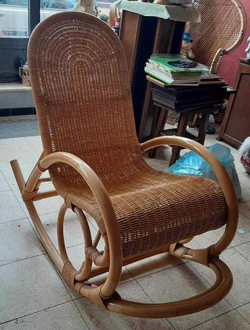 Rotan schommelstoel — conditie als nieuw, Huis en Inrichting, Stoelen, Zo goed als nieuw, Eén, Riet of Rotan, Bruin, Ophalen