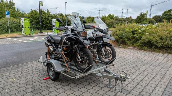 Kantelbare Trailer voor moto te huur, Doe-het-zelf en Bouw, Transportwagens, Zo goed als nieuw, Ophalen
