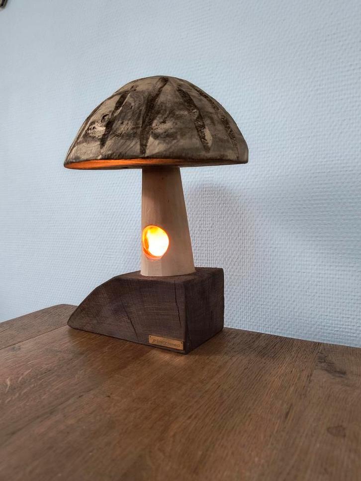 Fungiality - design sfeerlamp 'paddenstoel' uit massief hout, Huis en Inrichting, Lampen | Tafellampen, Nieuw, Minder dan 50 cm