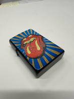 Zippo Rolling Stones benzine aansteker, Verzamelen, Verzenden, Aansteker