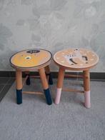 Twee krukjes, Ophalen, Zo goed als nieuw, Hout