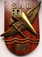 EMBLEEM OP HOUTEN SCHILD, Embleem of Badge, Luchtmacht, Ophalen of Verzenden