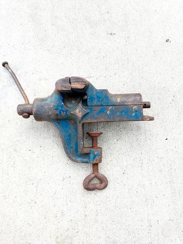 Oude bankschroef  beschikbaar voor biedingen