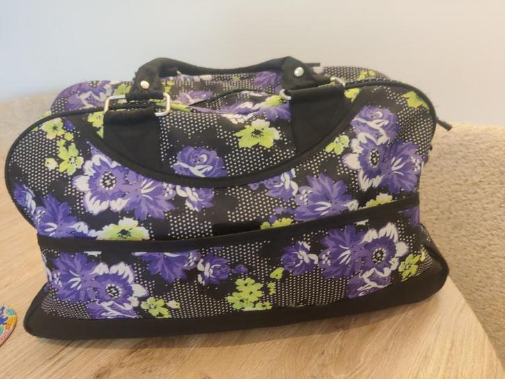 Grote reistas / weekendtas met bloemenmotief, Handtassen en Accessoires, Tassen | Reistassen en Weekendtassen, Zo goed als nieuw