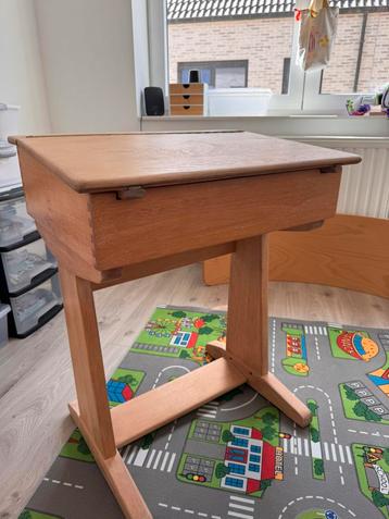 Retro Vintage Bureau / Lessenaar beschikbaar voor biedingen