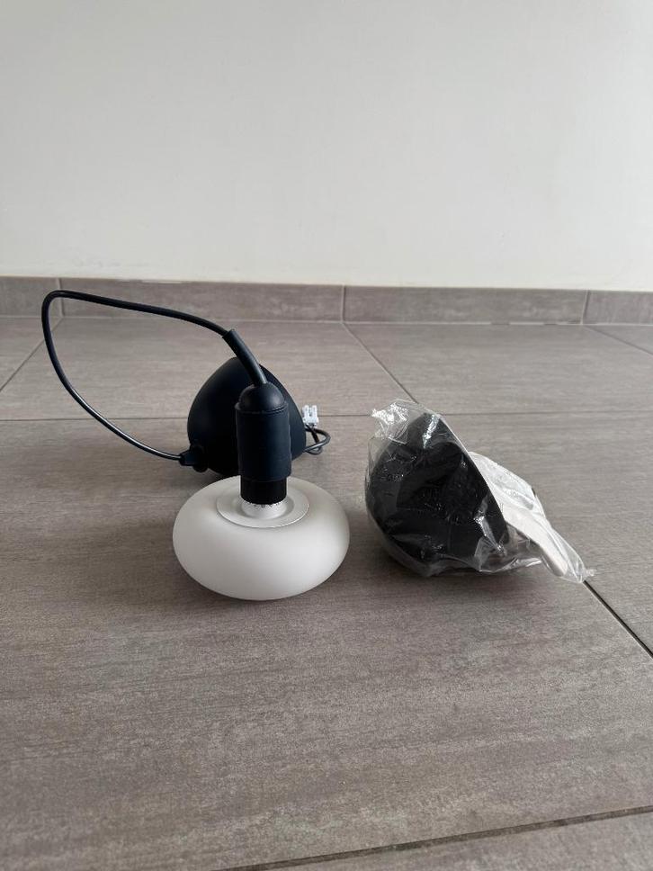 Twee IKEA hanglampen – één met lamp inbegrepen, Huis en Inrichting, Lampen | Hanglampen, Zo goed als nieuw, Minder dan 50 cm, Ophalen