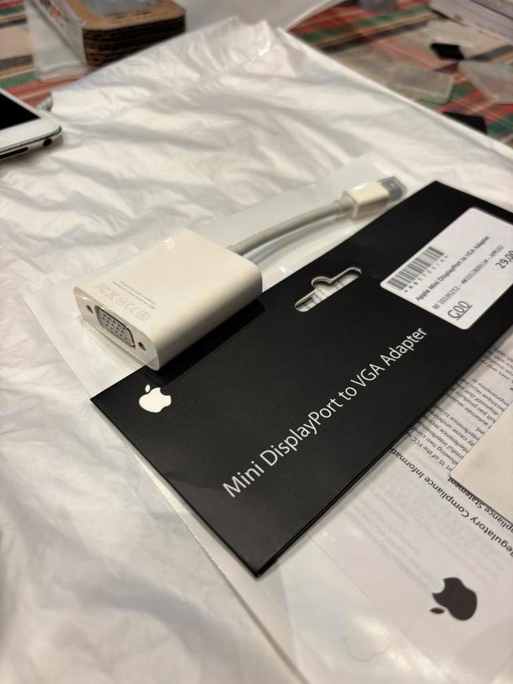 Apple mini DisplayPort to VGA Adapter, Computers en Software, Pc- en Netwerkkabels, Ophalen of Verzenden