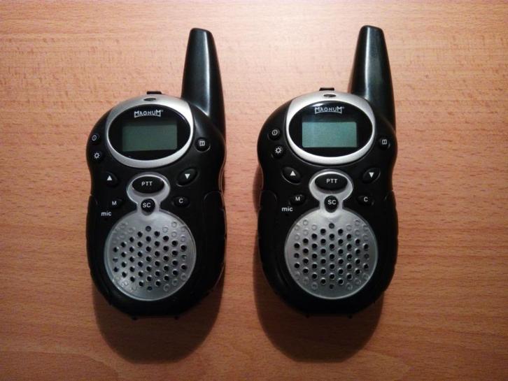 Walkie-Talkies Magnum PMR-2005 PMR446 met 8/38 kanalen (2 x), Telecommunicatie, Portofoons en Walkie-talkies, Zo goed als nieuw