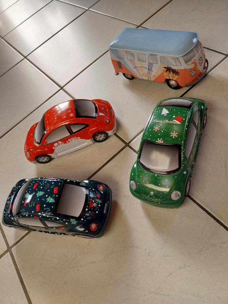 Vw, blikken schaalmodellen1/18. 3 Vw Beetle en 1 Vw bus T1., Hobby & Loisirs créatifs, Voitures miniatures | 1:18, Neuf, Voiture