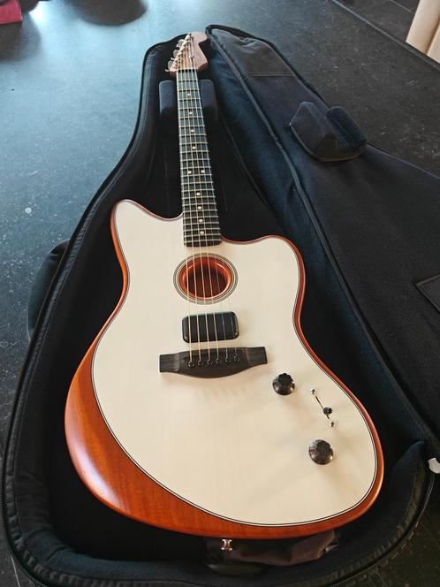 Fender Acoustasonic Jazzmaster (Arctic White), Muziek en Instrumenten, Snaarinstrumenten | Gitaren | Elektrisch, Zo goed als nieuw