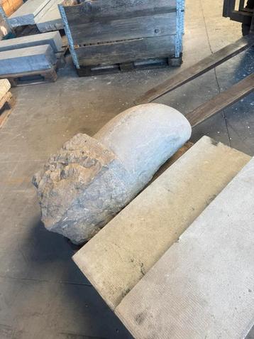 Arduinen schampsteen , schamppaal beschikbaar voor biedingen