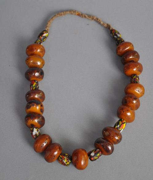 Collier tibétain avec perles de copal et de pierre, Népal,, Antiquités & Art, Art | Art non-occidental, Enlèvement ou Envoi