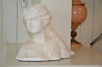Buste blanc d'une tête de femme, Enlèvement