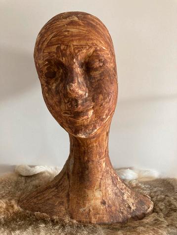 Vintage hoofd in papier- maché beschikbaar voor biedingen