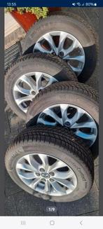 Jantes Mazda d'origine 16 pouces avec pneus hiver de haute q, Autos : Pièces & Accessoires, Jante(s), Enlèvement, Pneus hiver