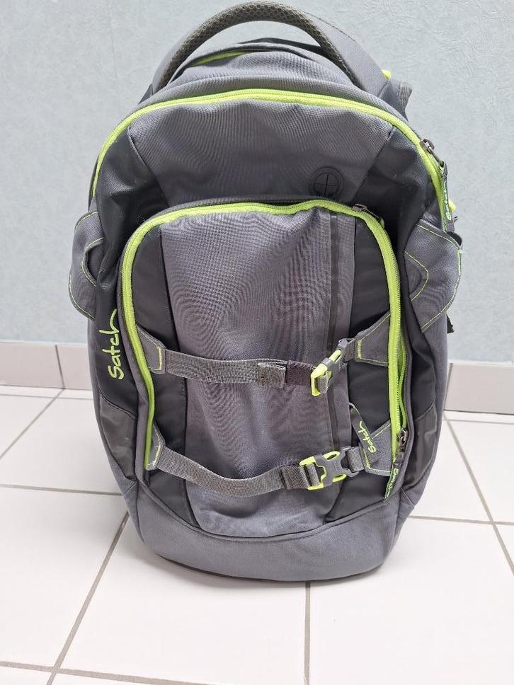 boekentas/rugzak, Handtassen en Accessoires, Tassen | Schooltassen, Zo goed als nieuw, Rugtas, 40 tot 50 cm, Grijs, Ophalen of Verzenden