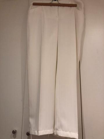 Witte stijlvolle pantalon maat 44