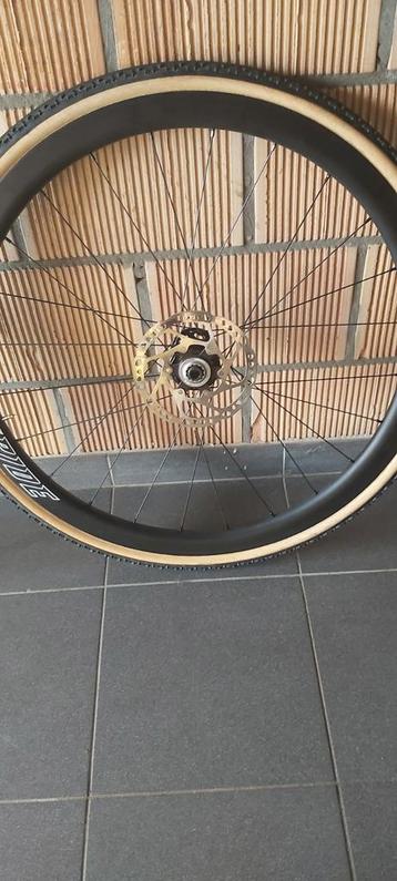 Carbon wielen beschikbaar voor biedingen
