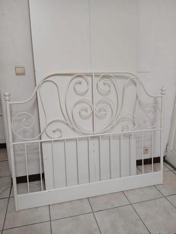 Metalen hoofdeinde om op te zetten voor een bed van 140 cm beschikbaar voor biedingen