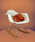 Vintage schommelstoel stoel kinderkamer Eames Vitra replica, Kinderen en Baby's, Kinderkamer | Tafels en Stoelen, Gebruikt, Ophalen of Verzenden