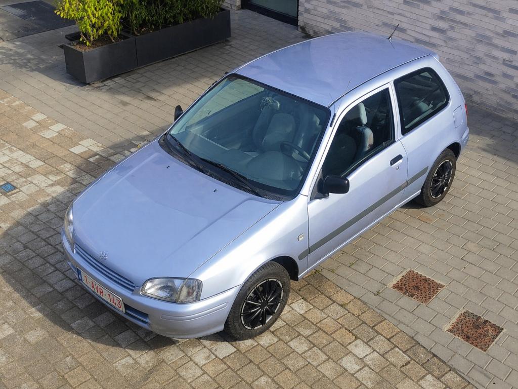 Toyota Starlet roos formulier blanco keuring rijdt perfect, Voorwielaandrijving, 4 cilinders, Starlet, Leder